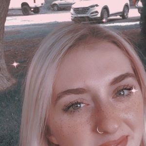 Meet your Posher, Carlie